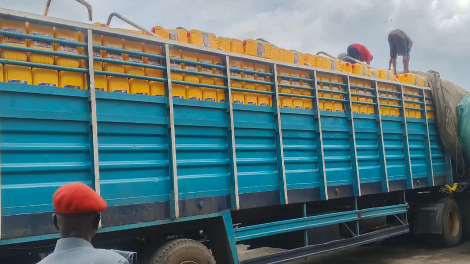 Customs Operatives Confiscate Foreign Vegetable Oil Valued at N403.5m in Southeast Raid