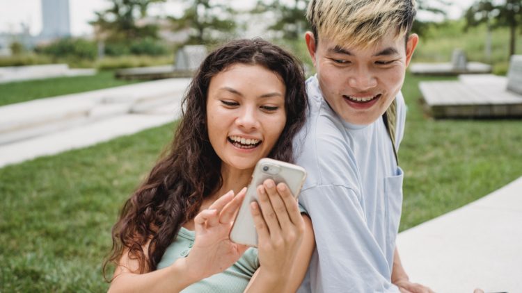 pexels-samson-katt-5225119