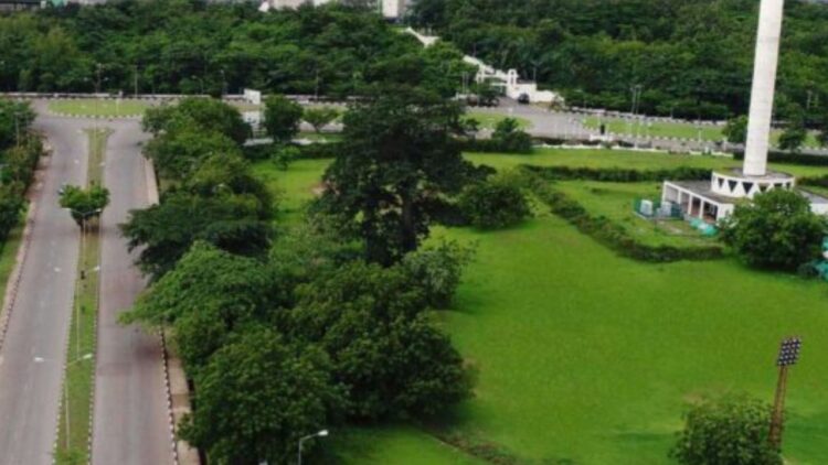 Yellow and Black Hampi Travel YouTube Thumbnail (1)