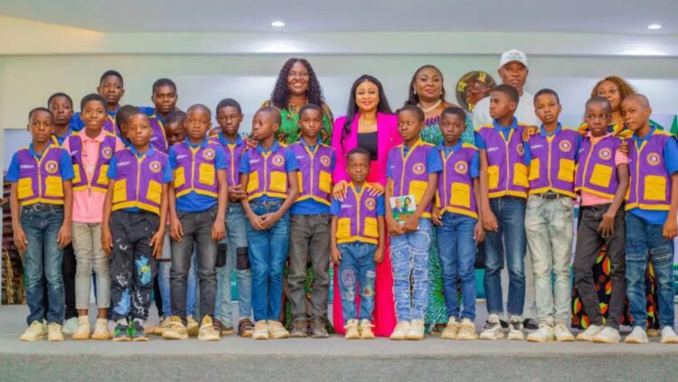 Red Abstract Income Money YouTube Thumbnail (8)